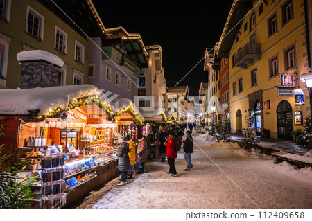 Berchtesgaden townscape during Christmas season, Germany 112409658