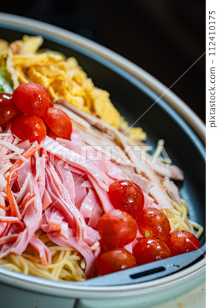 Food: Hiyashi chuka Food: Hiyashi chuka 112410175