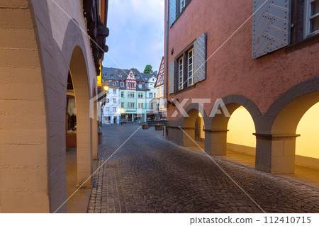 Market square in Cochem, Germany 112410715
