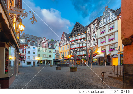 Market square in Cochem, Germany 112410716
