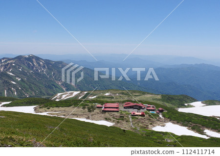 Hakusan Murodo seen from the mountain trail to Gozenmine Hakusan Murodo seen from the mountain trail to Gozenmine 112411714