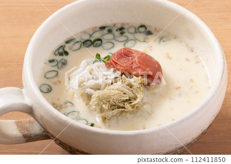 Plum yam soy milk sesame soup Plum yam soy milk sesame soup 112411850
