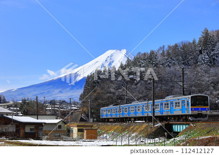 積雪的富士急行線 積雪的富士急行線 112412127