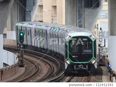 大阪地鐵中央線400系列車接近弁天町站 大阪地鐵中央線400系列車接近弁天町站 112412191