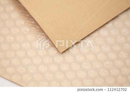 kraft paper bubble wrap 112412702