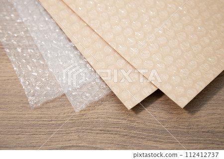 Bubble cushioning material 112412737