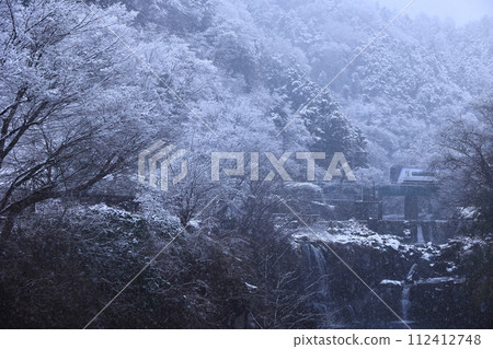 Snowy Tahara Falls and Fujikyukyu 112412748