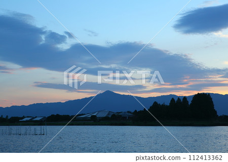 琵琶湖與比叡山的夜景 112413362