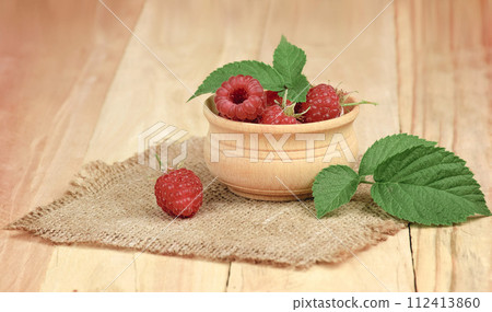 Raspberri berry with leaves. Ripe red raspberries fruits , close up. 112413860