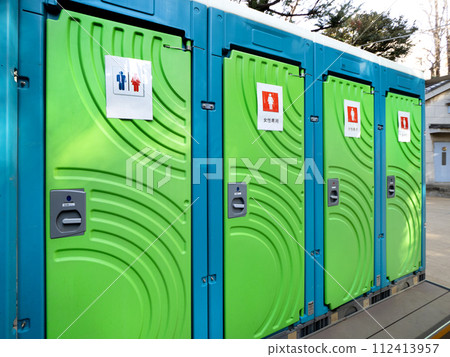 臨時廁所設置在室外 112413957