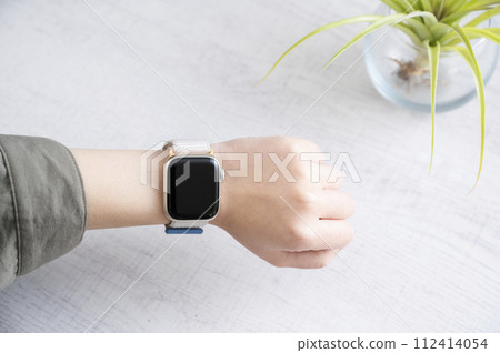 Woman's hand wearing a smartwatch Woman's hand wearing a smartwatch 112414054