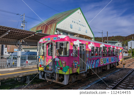 A wrapped car waiting to depart at the starting station 112414455