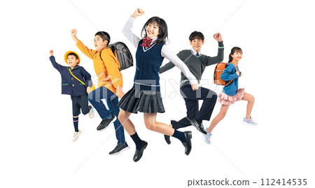 一群跳躍的孩子,小學/初中/幼兒園的孩子,手繪透明背景全身照片PNG 一群跳躍的孩子,小學/初中/幼兒園的孩子,手繪透明背景全身照片PNG 112414535