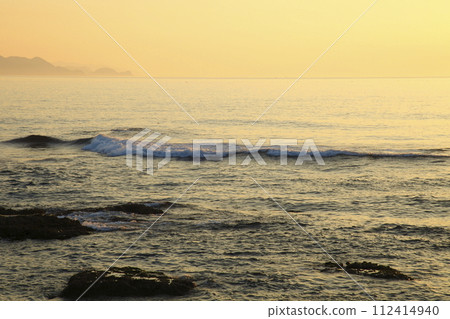 Sunset seen from Goshiki Beach at sunset over Ura 112414940