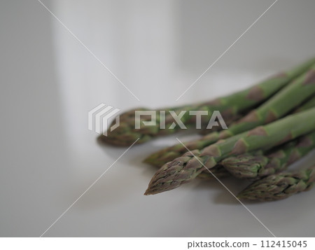 綠蘆筍（幾片，白色背景） 112415045