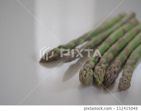 綠蘆筍（幾片，白色背景） 112415048
