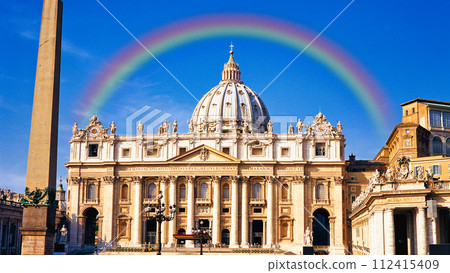 梵蒂岡城聖彼得大教堂上空的彩虹 112415409