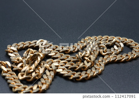 Necklace with peeling gold plating 112417091
