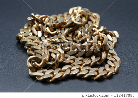 Necklace with peeling gold plating Necklace with peeling gold plating 112417095