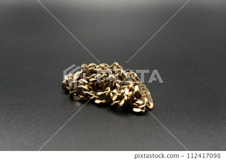 Necklace with peeling gold plating 112417098