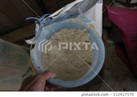 田間土壤改良劑，在土壤製造堆肥 112417170