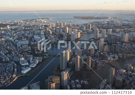 Aerial view of Tsukishima, a tower apartment district in the bay area 112417310