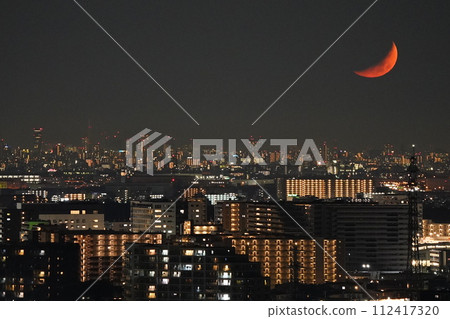 紅新月和都市建築 紅新月和都市建築 112417320