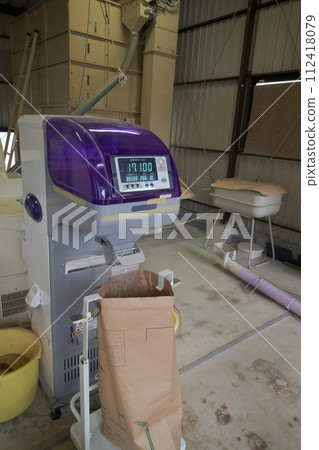 paddy, rice, machinery 112418079