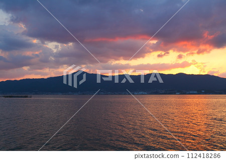 琵琶湖和Hiei山的晚上視圖 112418286