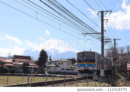 Fuji Kyuko Line train running with Mt. Fuji in the background, near Shimoyoshida Station 112418779