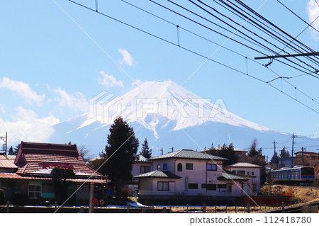 Fuji Kyuko Line train running with Mt. Fuji in the background, near Shimoyoshida Station 112418780