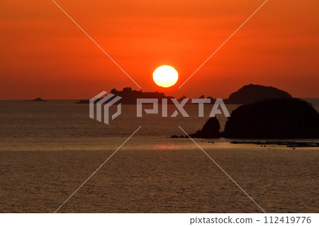 Evening view of warship island 112419776