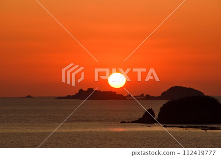 Evening view of warship island 112419777