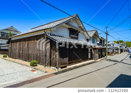 [Important Preservation District for Groups of Traditional Buildings] Spring Scenery of Kawaramachi Tsumari Merchant Houses, Sasayama 2, Tamba Sasayama City, Hyogo Prefecture 112422380