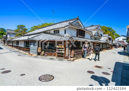 [Important Preservation District for Groups of Traditional Buildings] Spring Scenery of Kawaramachi Tsumari Merchant Houses, Sasayama 6, Tamba Sasayama City, Hyogo Prefecture 112422384