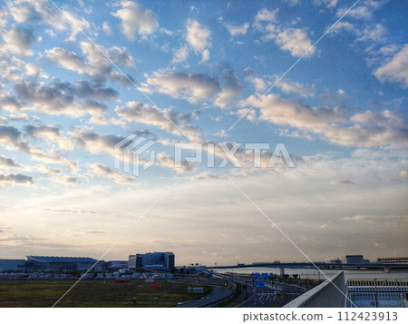 Sunrise seen from near Haneda Airport Sunrise seen from near Haneda Airport 112423913