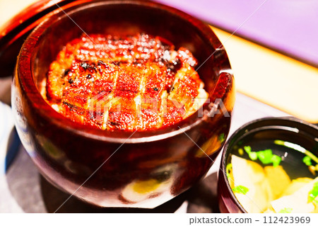 名古屋代表性的美食「鰻魚飯」[鰻魚料理的圖片] 112423969
