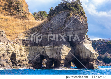 [Shizuoka Prefecture_Nishiizu_Dogashima] A geosite dotted with strata from the submarine volcanic era 112424680