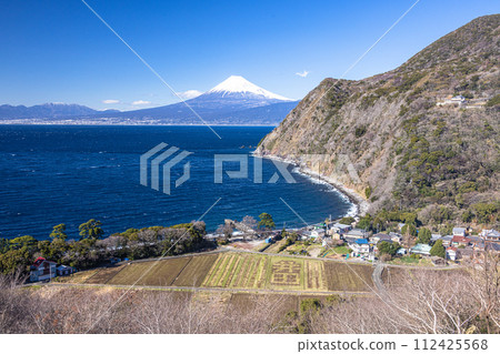[Shizuoka Prefecture_Izu_Sparkling Hill] Viewing spot of blue Suruga Bay, sacred Mt. Fuji, and Southern Alps 112425568