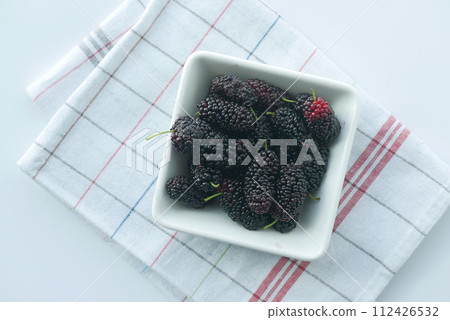 bowl of Fresh Delicious Blackberries 112426532