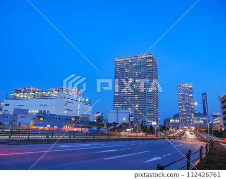 (Tokyo) Toyosu Ariake Line Twilight evening view 112426761