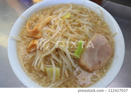回油充足的豆芽拉麵 112427037