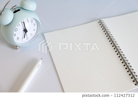 時鐘和筆記本學習圖像 112427312