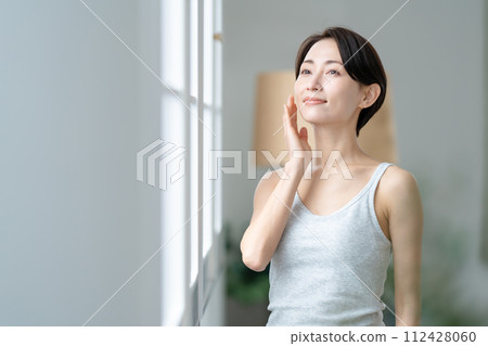 Beautiful woman Beautiful woman 112428060