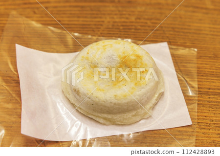 美味的新鮮出爐的甜點梅枝麻糬 112428893