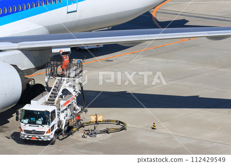 Jet refueling refueling jet fuel airport operations Jet refueling refueling jet fuel airport operations 112429549