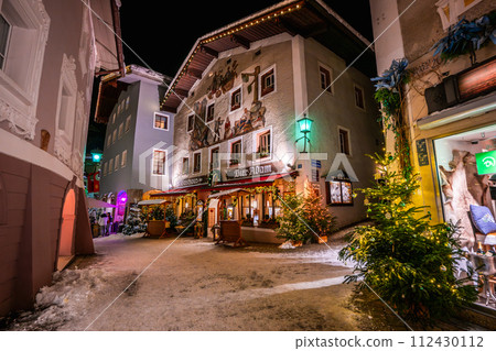 德國聖誕節期間的貝希特斯加登市景 112430112