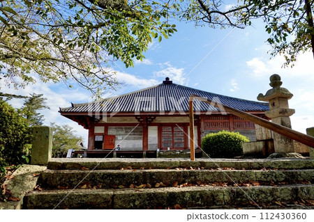 A view of the national treasure Jodo-do within the grounds of Jodo-ji Temple, Ono City, Hyogo Prefecture A view of the national treasure Jodo-do within the grounds of Jodo-ji Temple, Ono City, Hyogo Prefecture 112430360