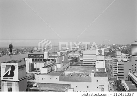 Scenery of Niigata City about 36 years ago [around 1988] seen from Rainbow Tower (photographed on monochrome film) 112431327