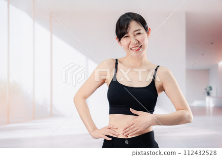 A young woman is happy after experiencing the effects of dieting 112432528